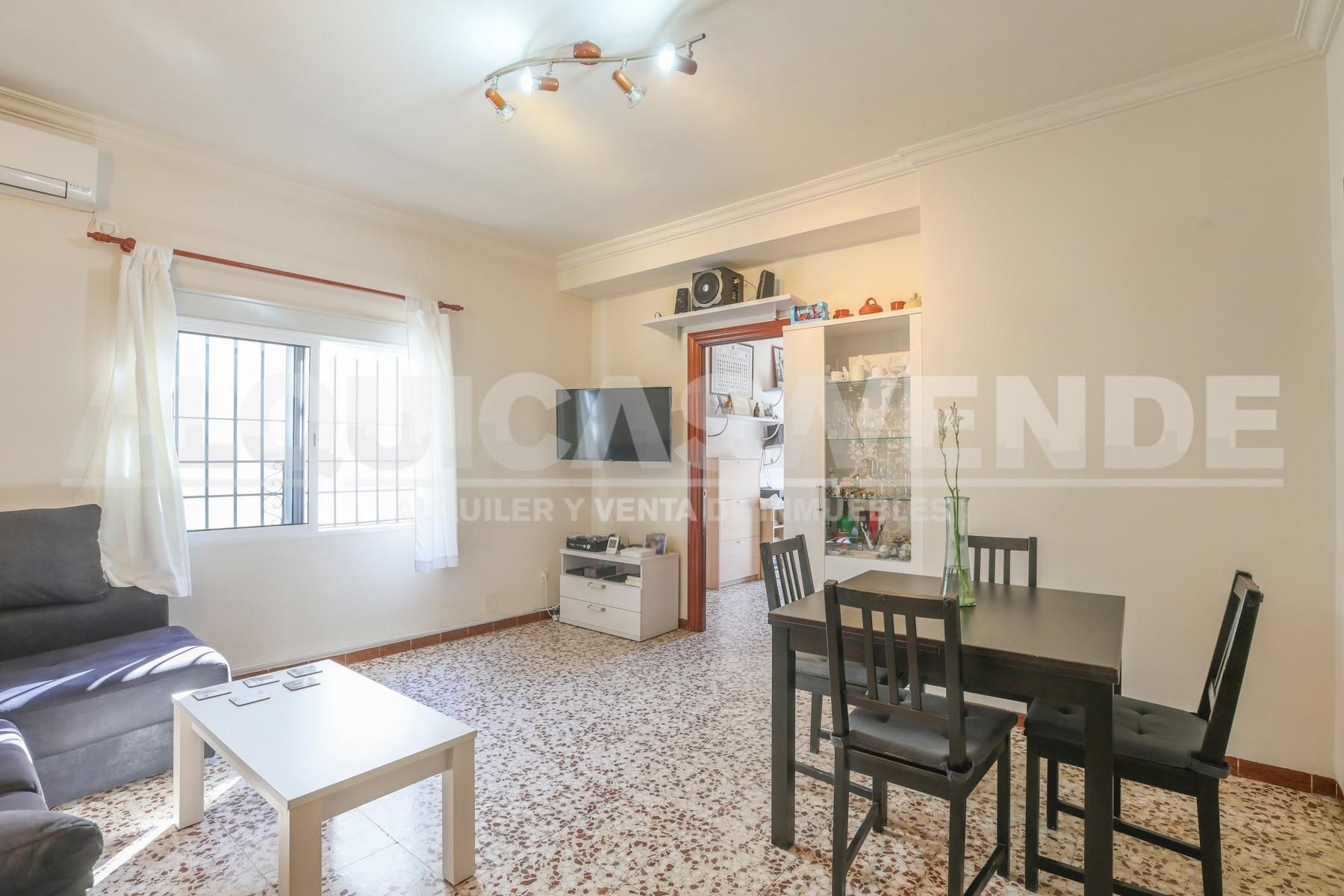 Sala d'estar de Pis en venda en  Sevilla Capital amb Aire condicionat, Traster i Balcó