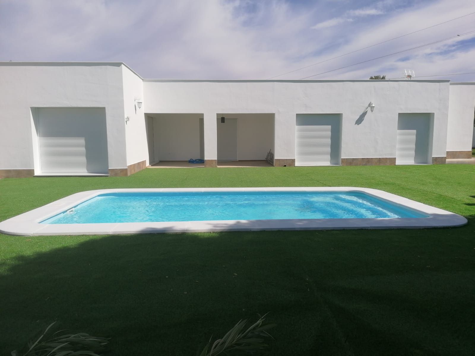 Piscina de Casa o xalet en venda en Conil de la Frontera amb Aire condicionat, Jardí privat i Terrassa