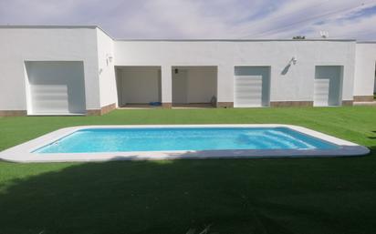 Piscina de Casa o xalet en venda en Conil de la Frontera amb Aire condicionat, Jardí privat i Terrassa