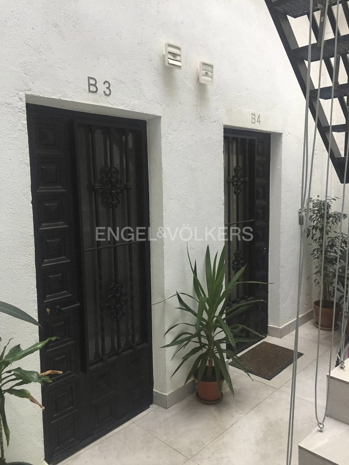 Exterior view of House or chalet for sale in  Madrid Capital  with Air Conditioner, Heating and Terrace