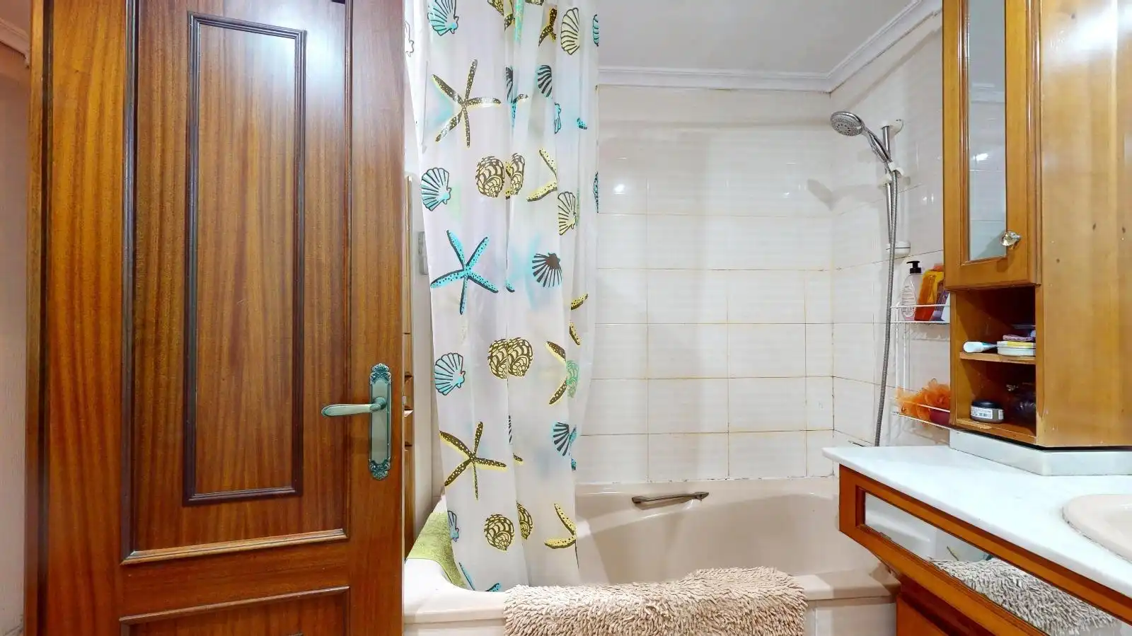 Bany de Casa o xalet en venda en Córdoba amb Jardí privat, Terrassa i Traster