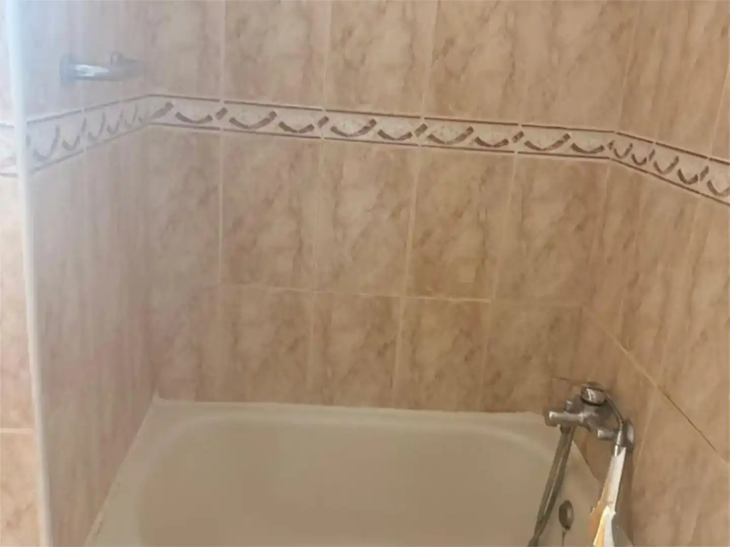 Baño de Piso en venta en Escatrón con Aire acondicionado, Amueblado y Balcón