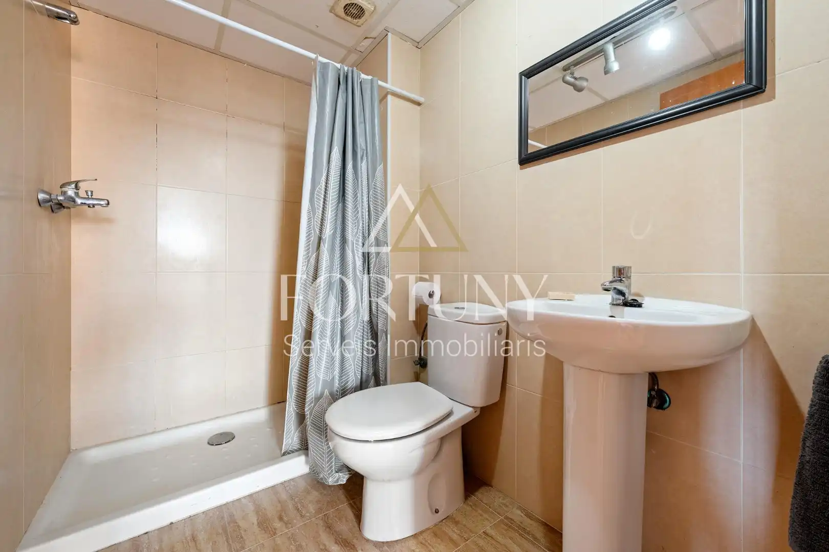 Baño de Piso en venta en La Pobla de Mafumet con Aire acondicionado y Calefacción