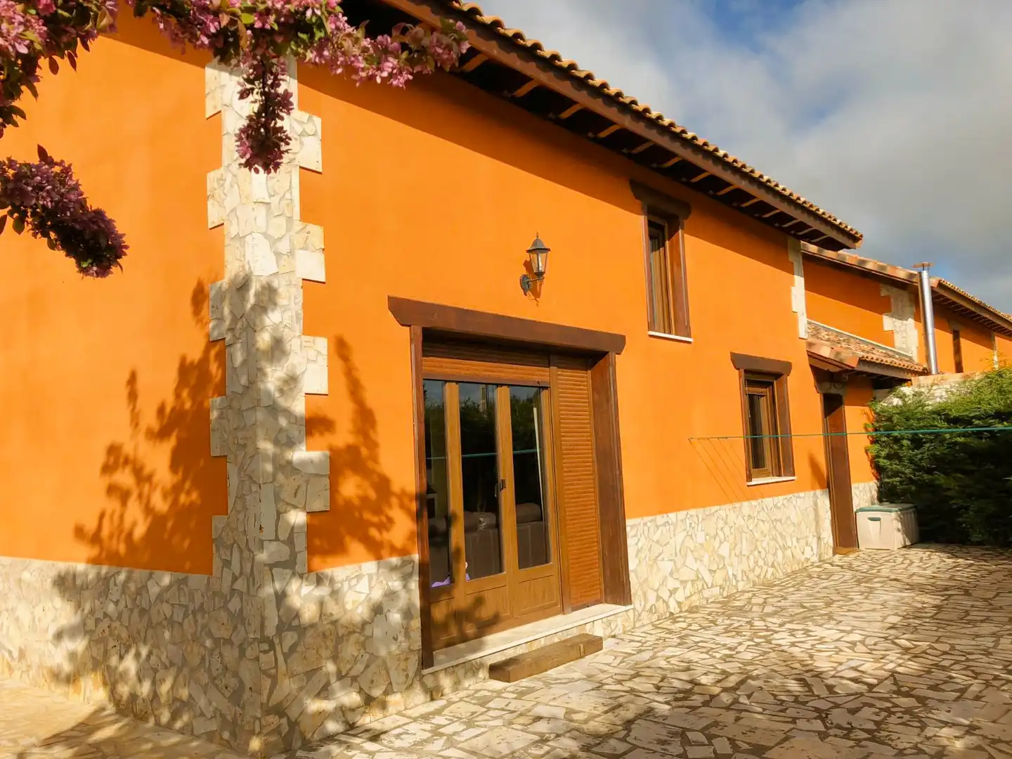 Vista exterior de Casa o xalet en venda en Grijota amb Calefacció, Jardí privat i Traster