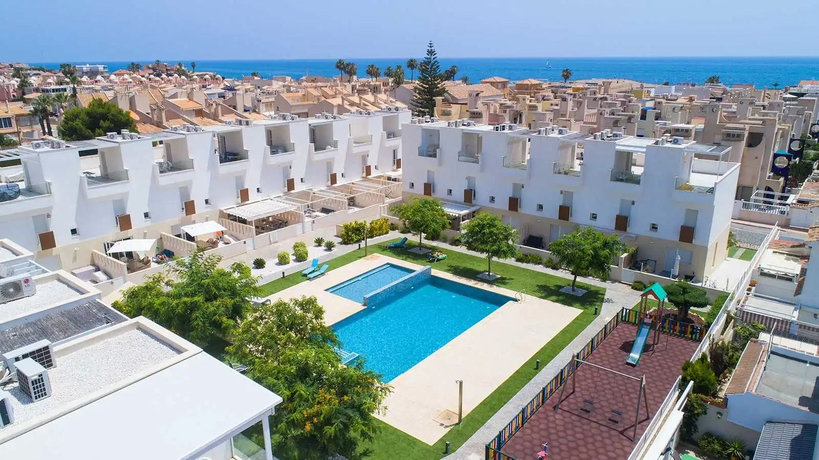 Adosado con piscina en venta en Residencial Cala Salada - Rosaleda, imagen 2