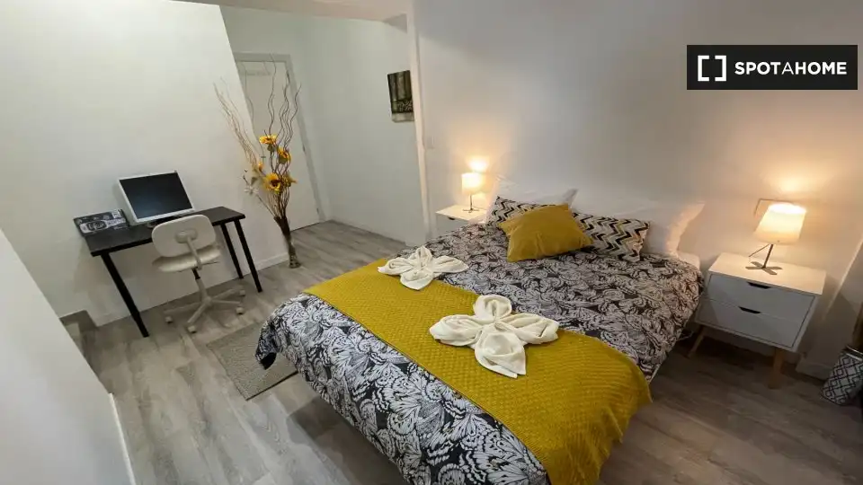 Dormitori de Pis per a compartir en Las Palmas de Gran Canaria amb Aire condicionat, Calefacció i Moblat