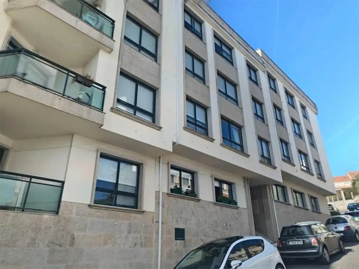 Außenansicht von Wohnungen zum Verkauf in Sanxenxo mit Terrasse, Abstellraum und Schwimmbad