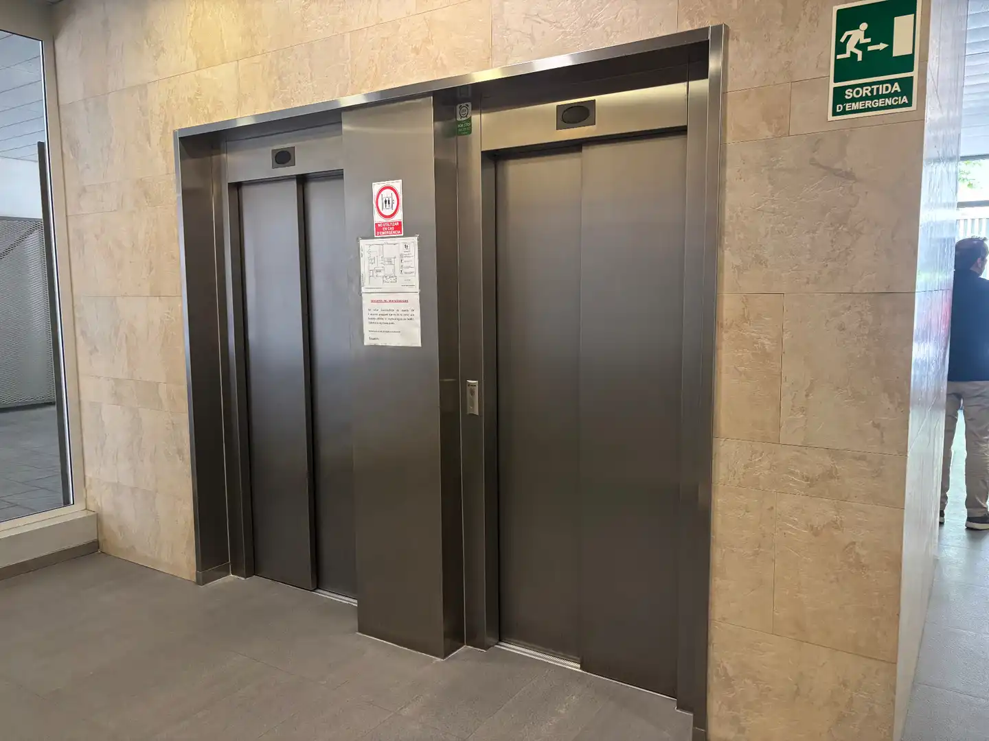 Büro zum Verkauf in Barcelona mit Klimaanlage, Heizung und Internet