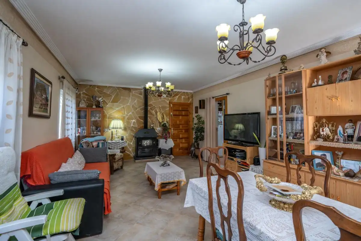 Sala d'estar de Casa o xalet en venda en Crevillent amb Aire condicionat, Calefacció i Jardí privat