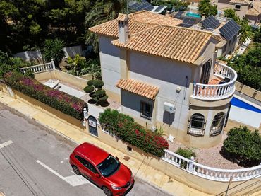 Casa con piscina en venta en Orihuela Costa