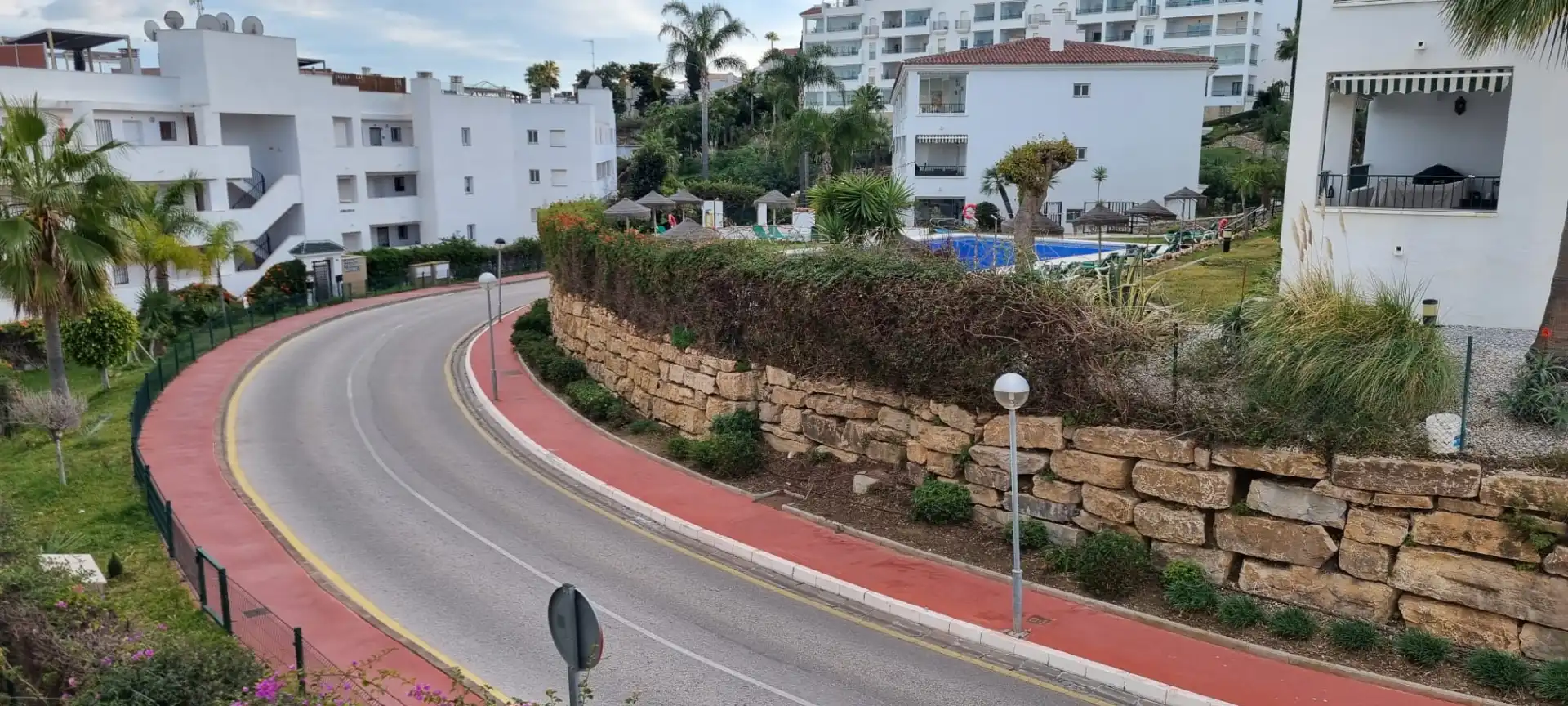 Vista exterior de Àtic en venda en Mijas amb Aire condicionat, Terrassa i Piscina comunitària