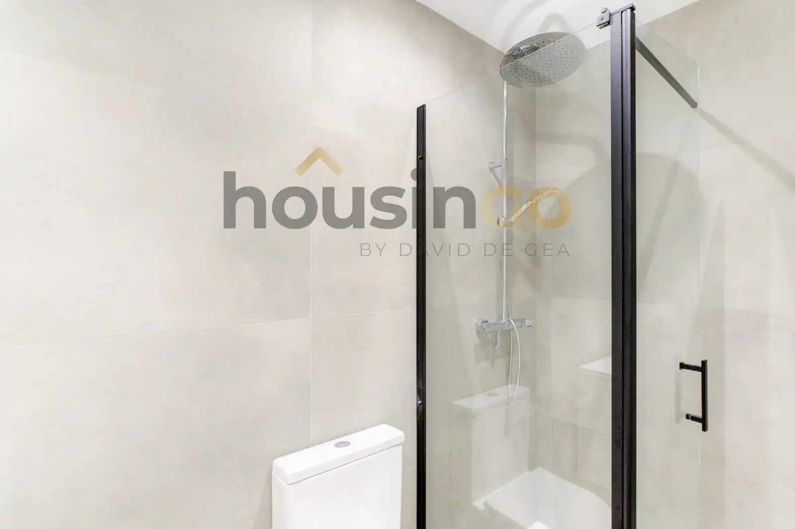 Baño de Estudio de alquiler en Madrid con Aire acondicionado, Calefacción y Amueblado