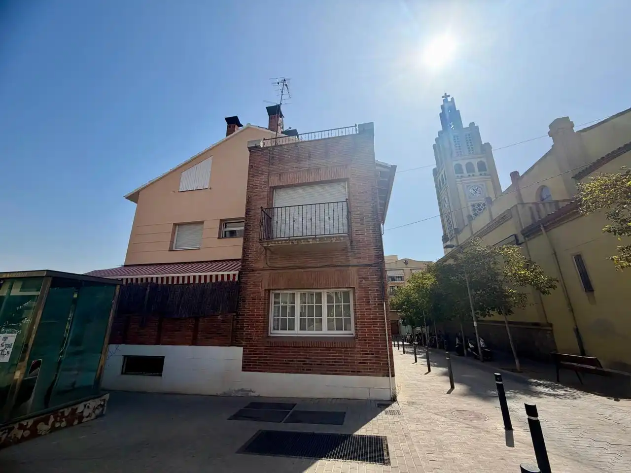 Vista exterior de Casa o xalet en venda en Montcada i Reixac amb Aire condicionat, Calefacció i Terrassa