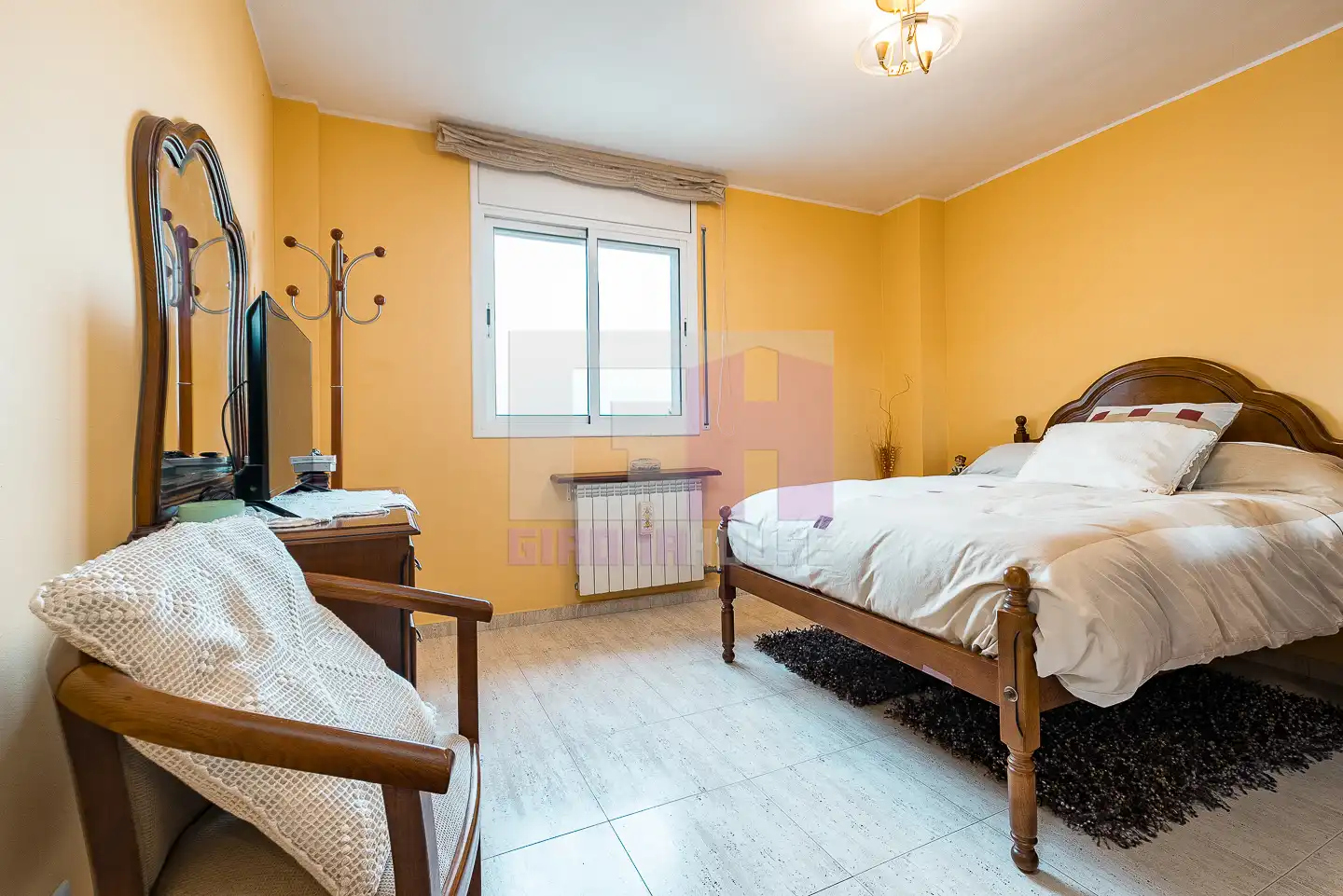 Habitación de Dúplex en venta en Salt con Calefacción, Terraza y Amueblado