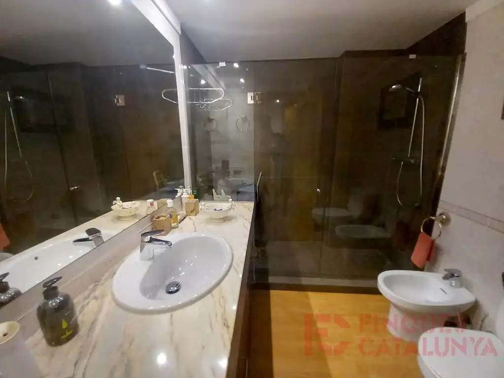 Bany de Pis en venda en Girona
