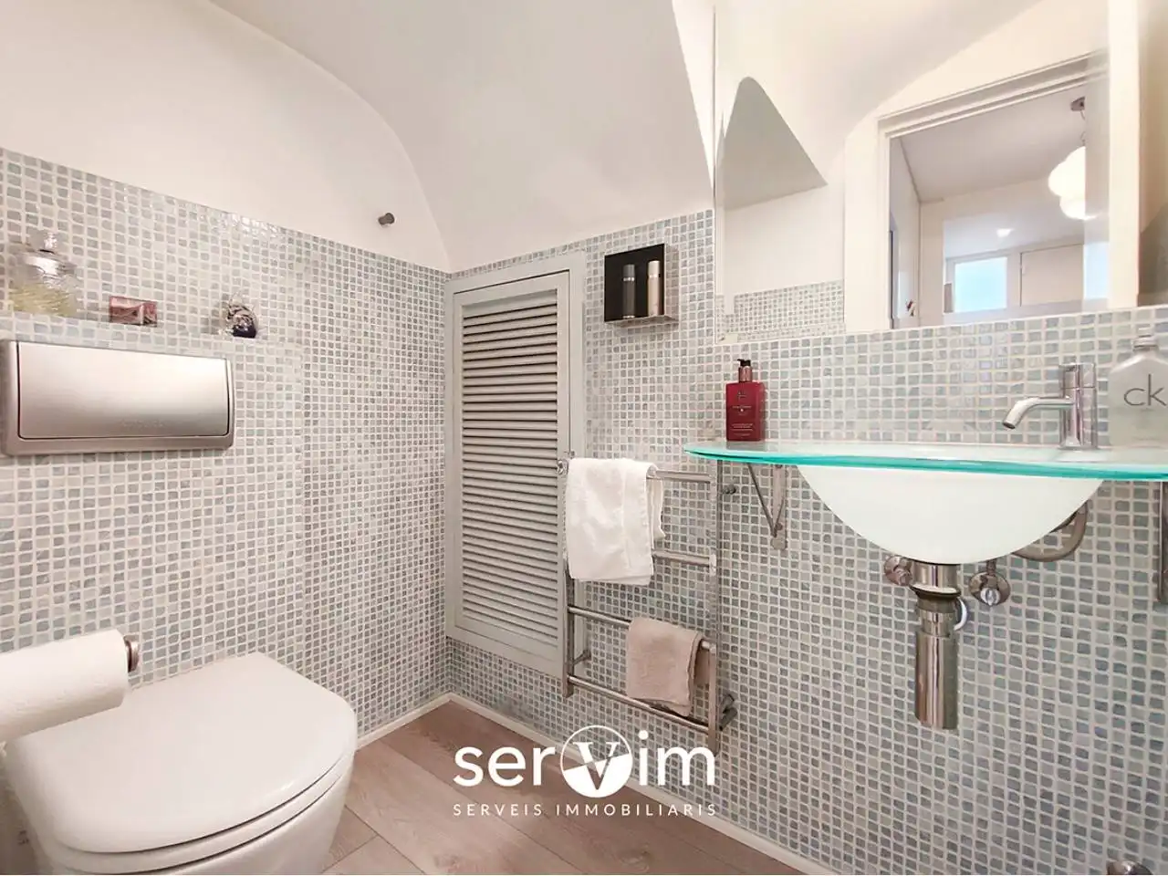 Baño de Casa adosada en venta en Girona con Aire acondicionado, Calefacción y Jardín privado