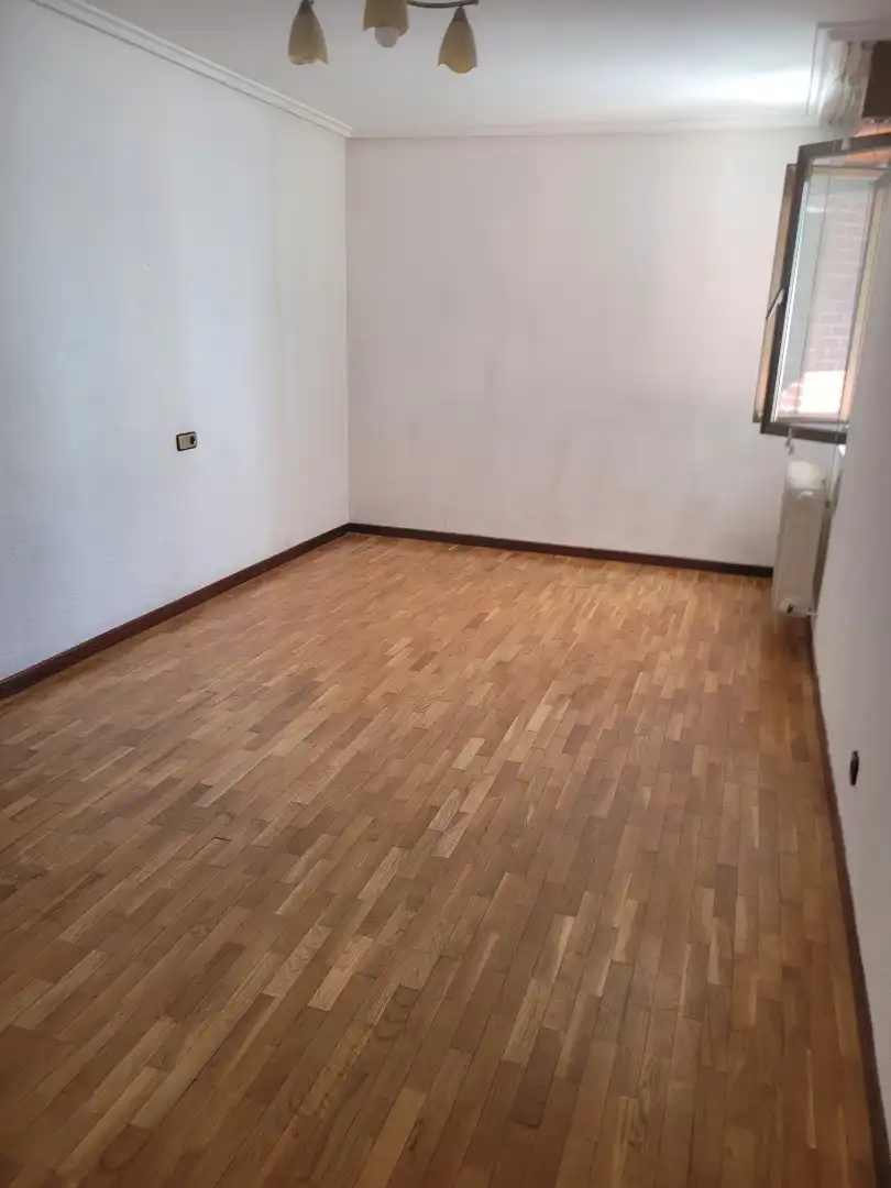 Pis en venda en Soria Capital  amb Calefacció, Parquet i Forn