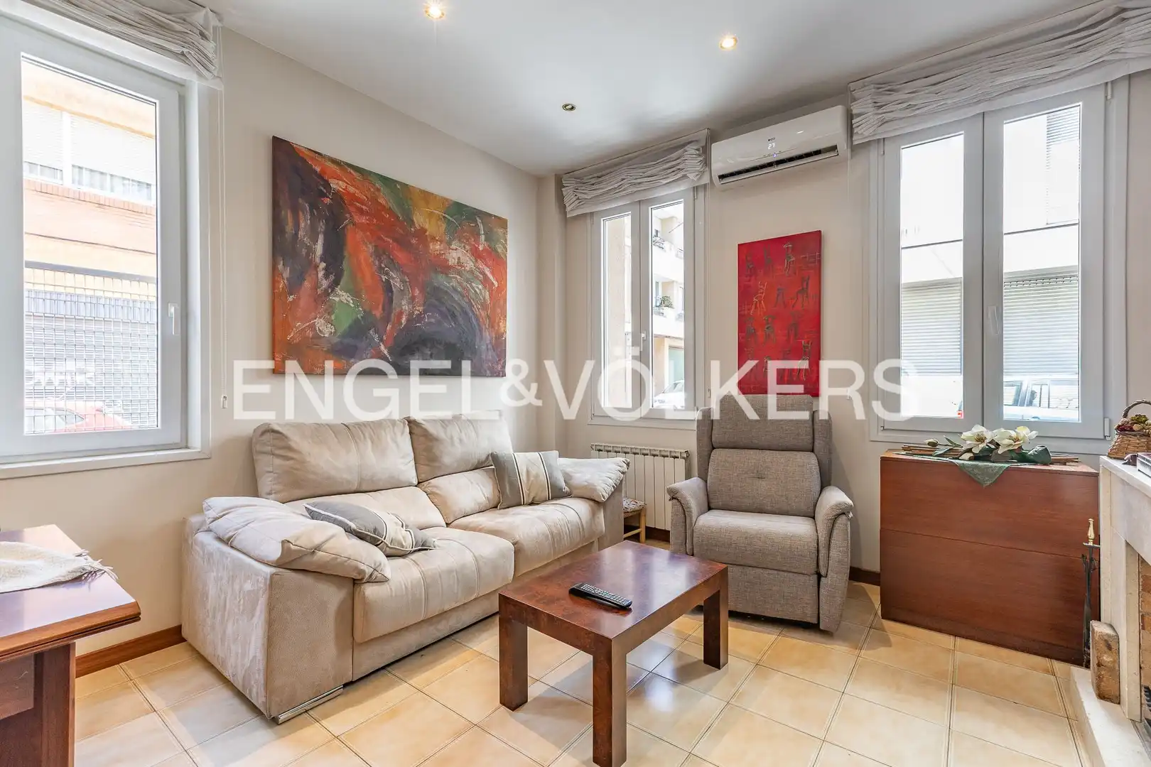 Sala de estar de Casa adosada en venta en Sabadell con Aire acondicionado, Calefacción y Parquet