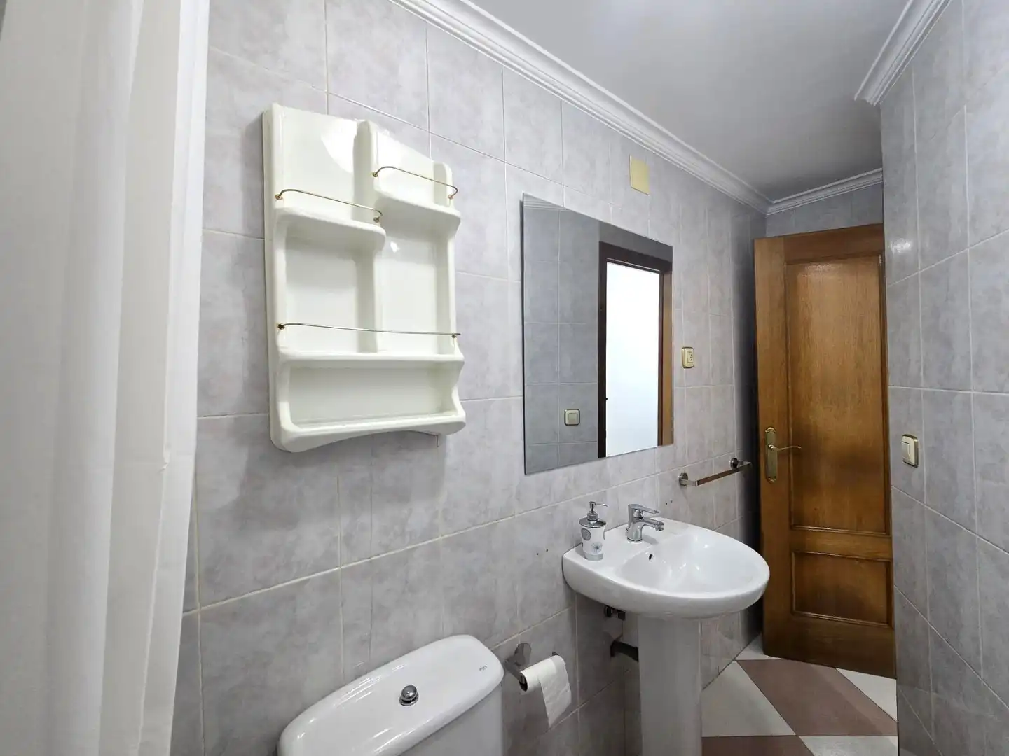 Baño de Planta baja de alquiler en Plasencia con Amueblado