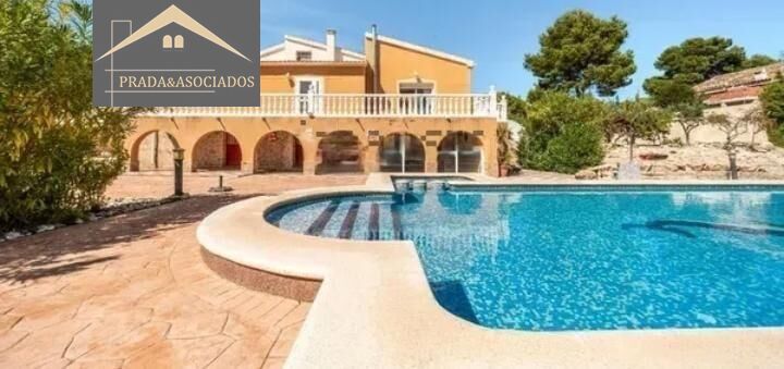 Vista exterior de Casa o xalet en venda en Alicante / Alacant amb Calefacció, Terrassa i Traster