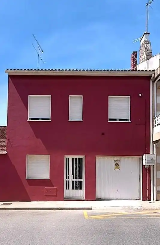 Vista exterior de Casa o xalet en venda en Vilagarcía de Arousa amb Calefacció, Terrassa i Traster
