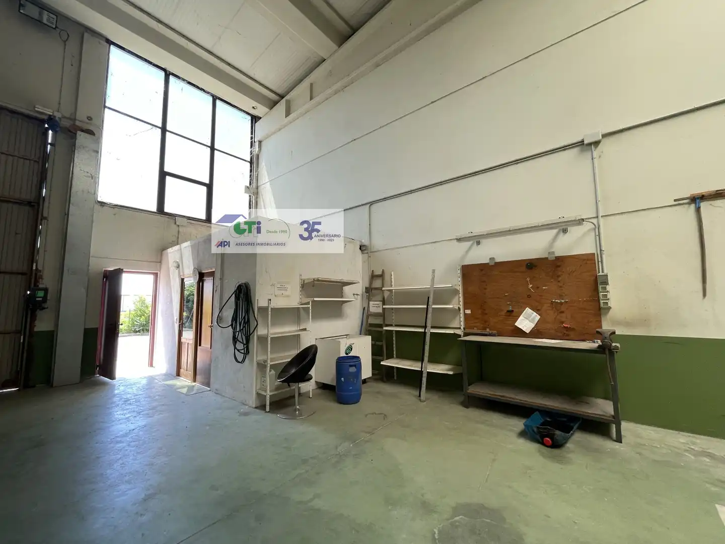 Nau industrial en venda en Alfajarín