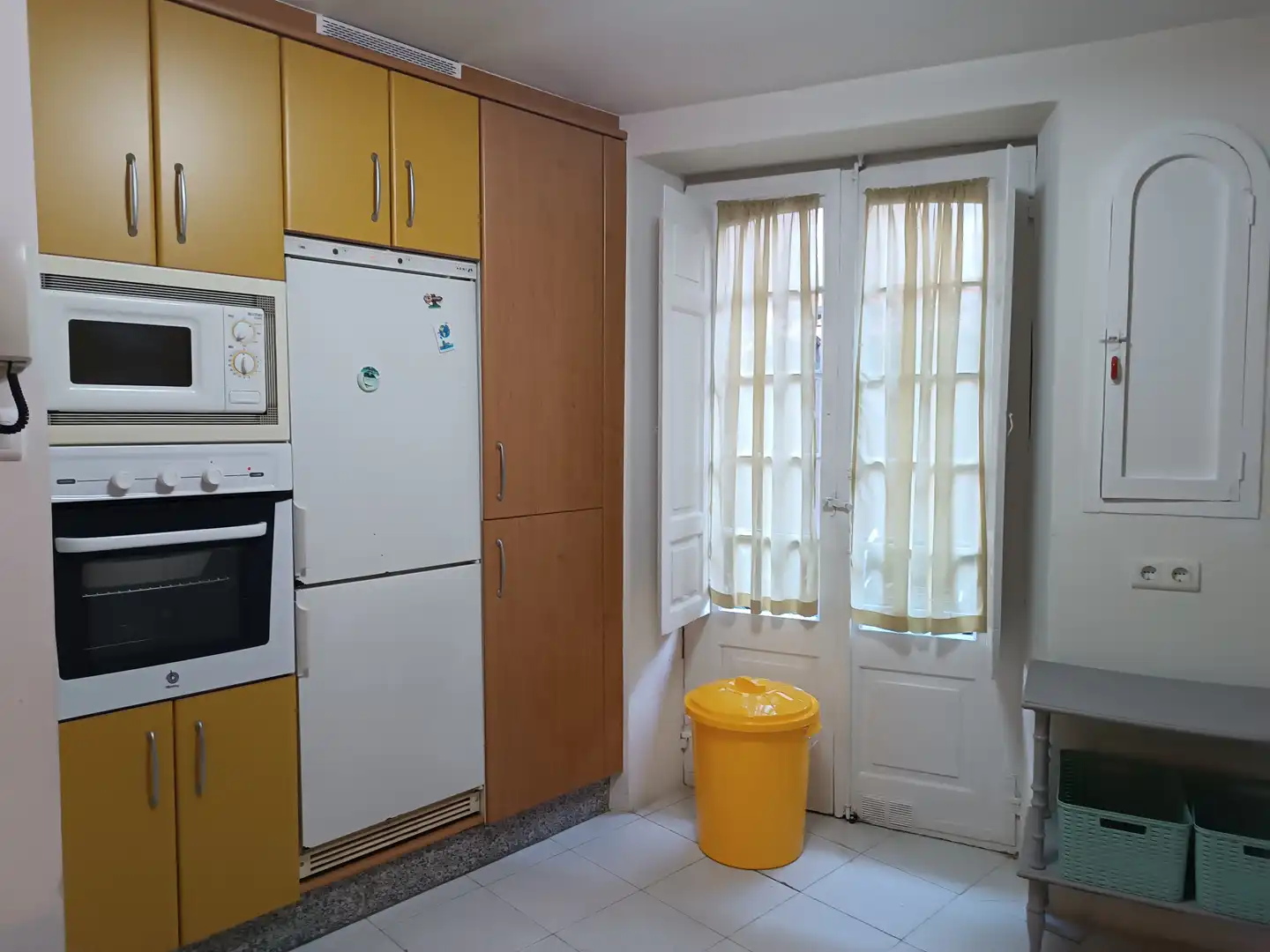 Kitchen of Houses for sale in Pontevedra Capital   with Oven, Washing machine and Microwave