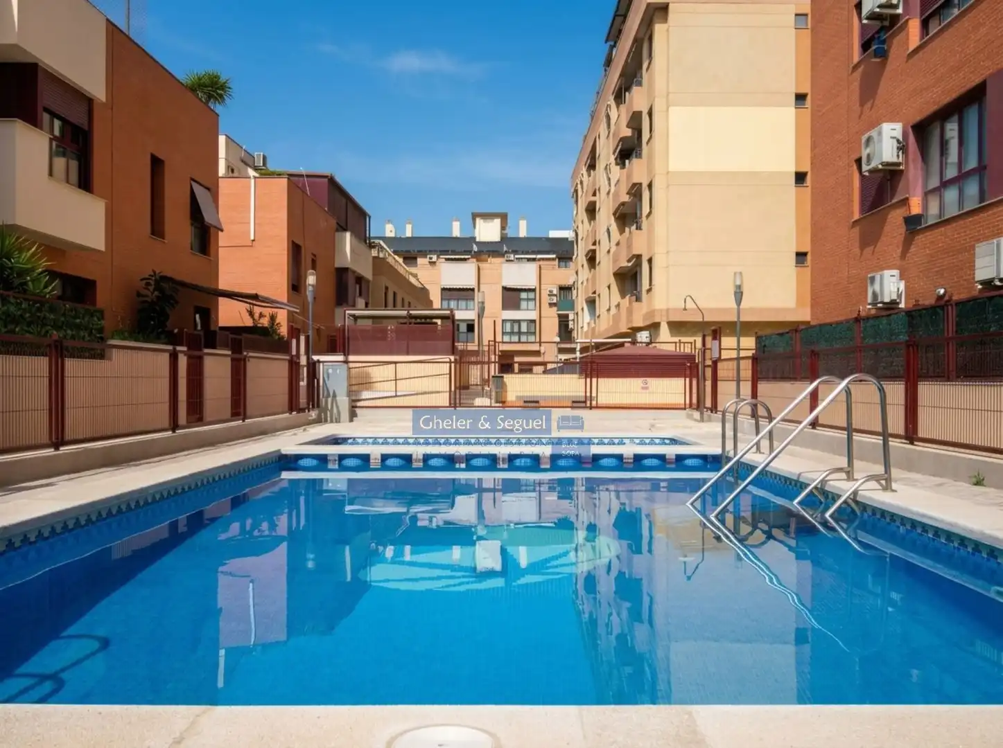 Piscina de Casa adosada en venta en Sagunto / Sagunt con Terraza y Balcón