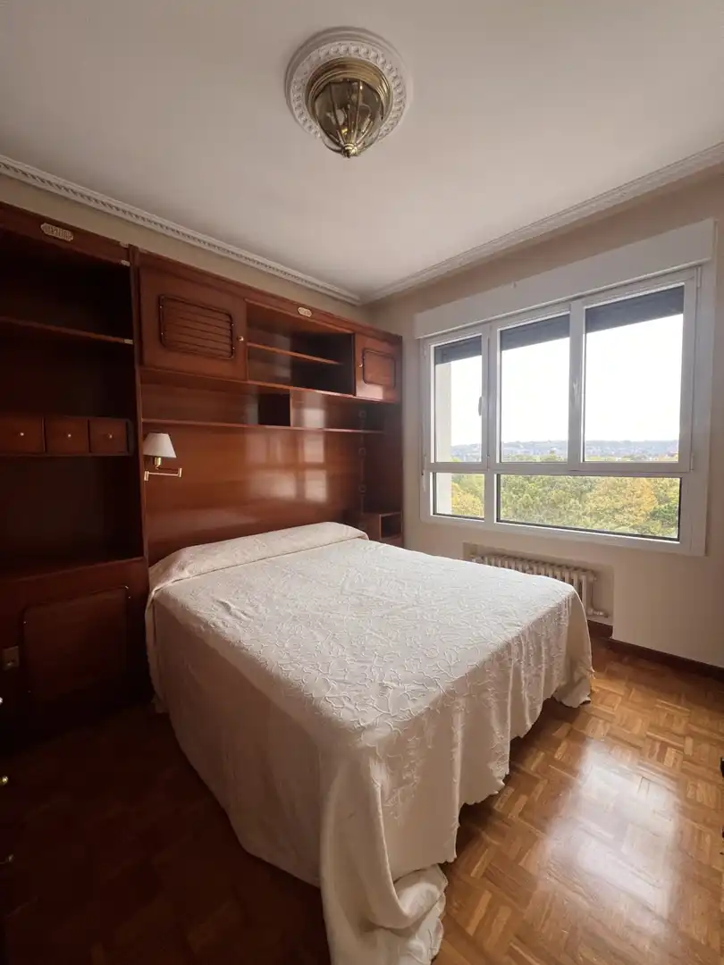 Habitación de Piso de alquiler en Gijón  con Calefacción, Parquet y Amueblado