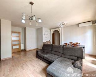 Living room of Flat for sale in Linares  with Air Conditioner, Heating and Balcony
