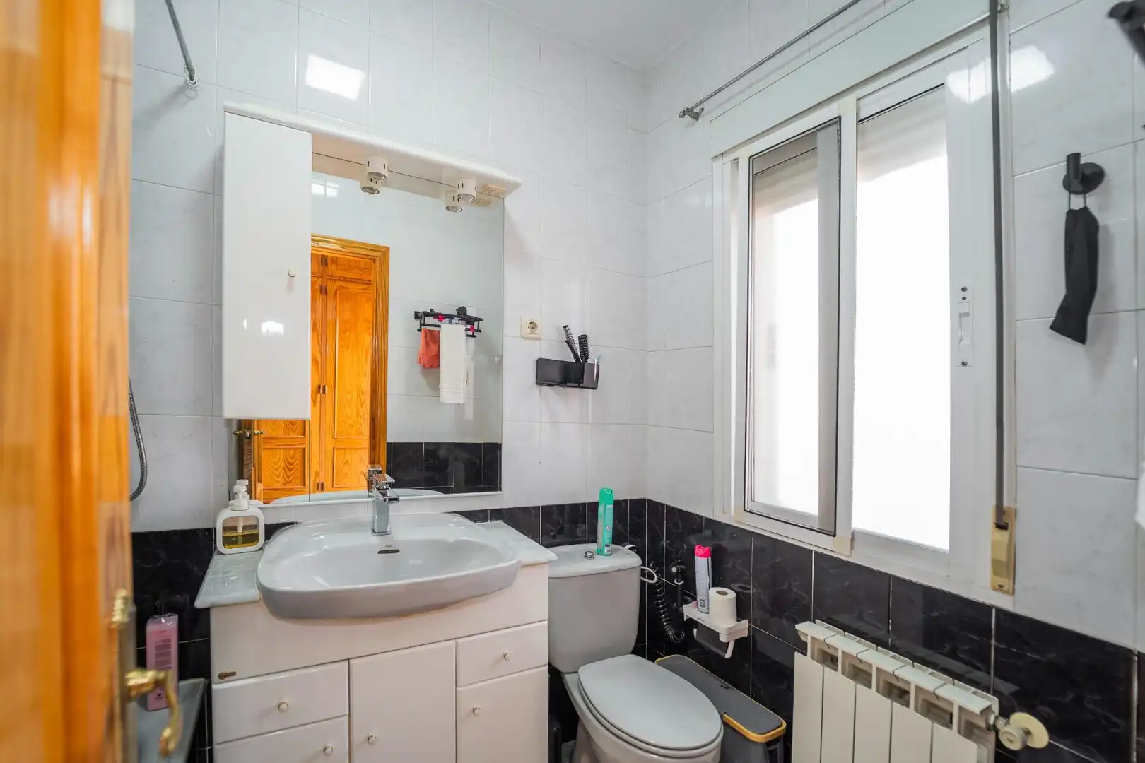 Baño de Casa adosada en venta en Cedillo del Condado con Calefacción, Jardín privado y Terraza