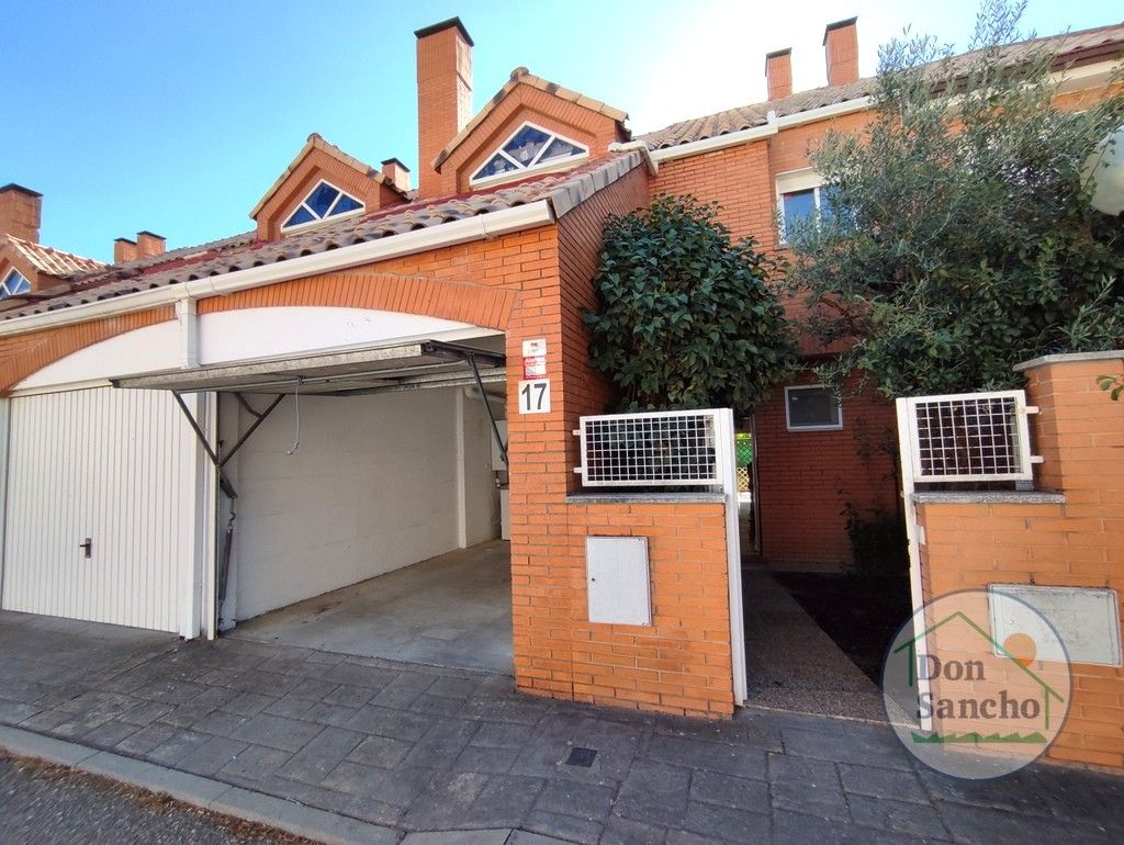 Exterior view of Single-family semi-detached for sale in La Pedraja de Portillo   with Heating, Terrace and Swimming Pool