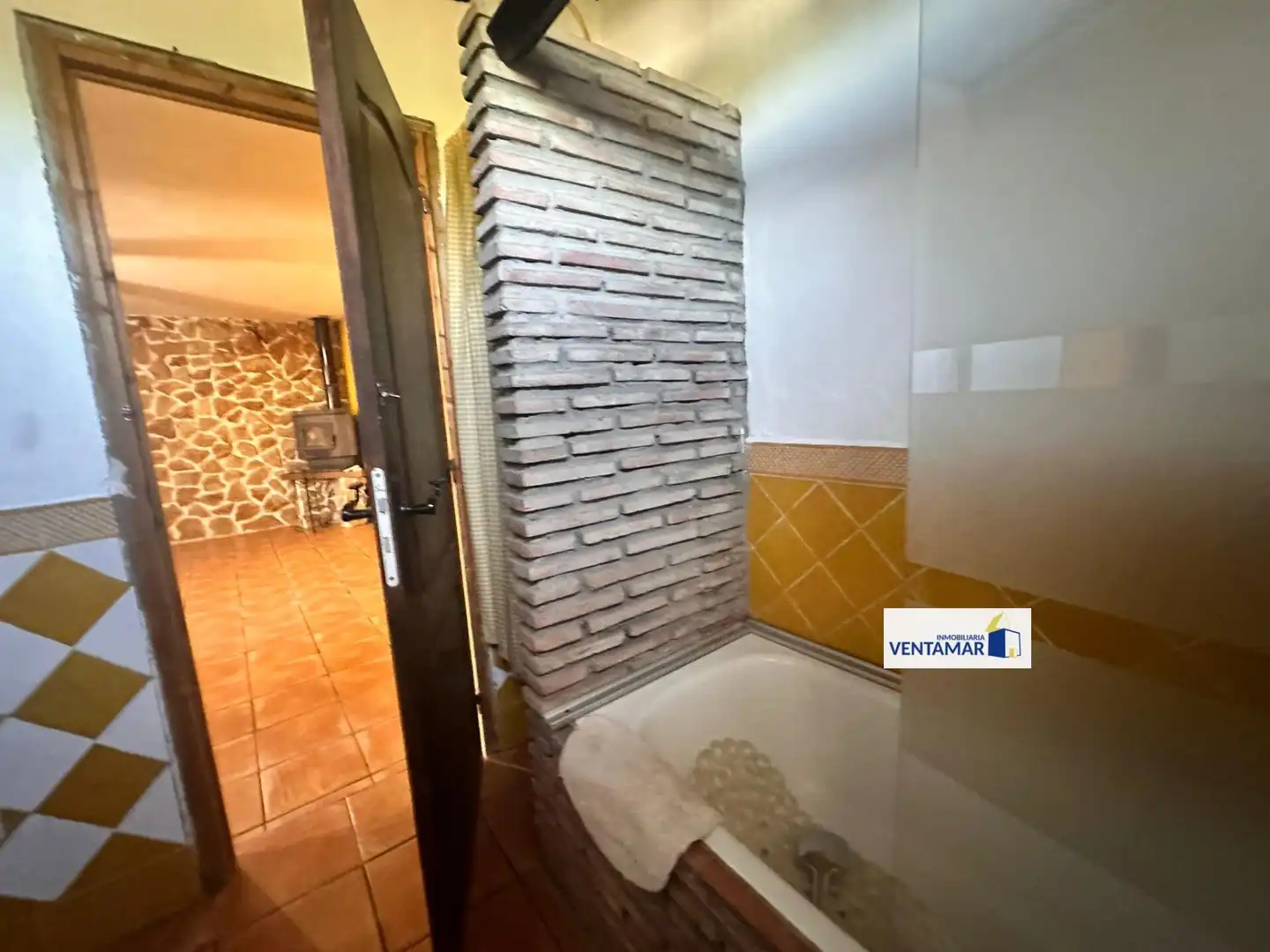 Badezimmer von Country house zum Verkauf in La Línea de la Concepción mit Privatgarten und Abstellraum