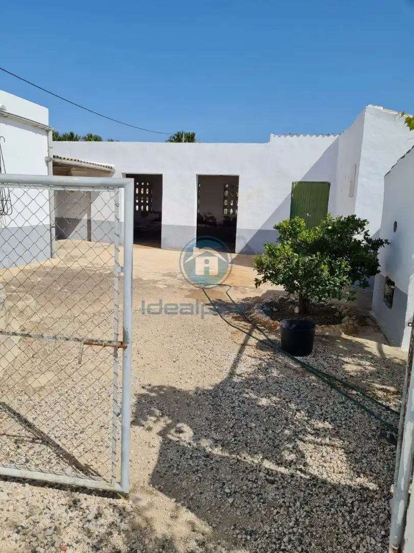 Casa rústica amb jardí en venda a Dolores, imagen 6