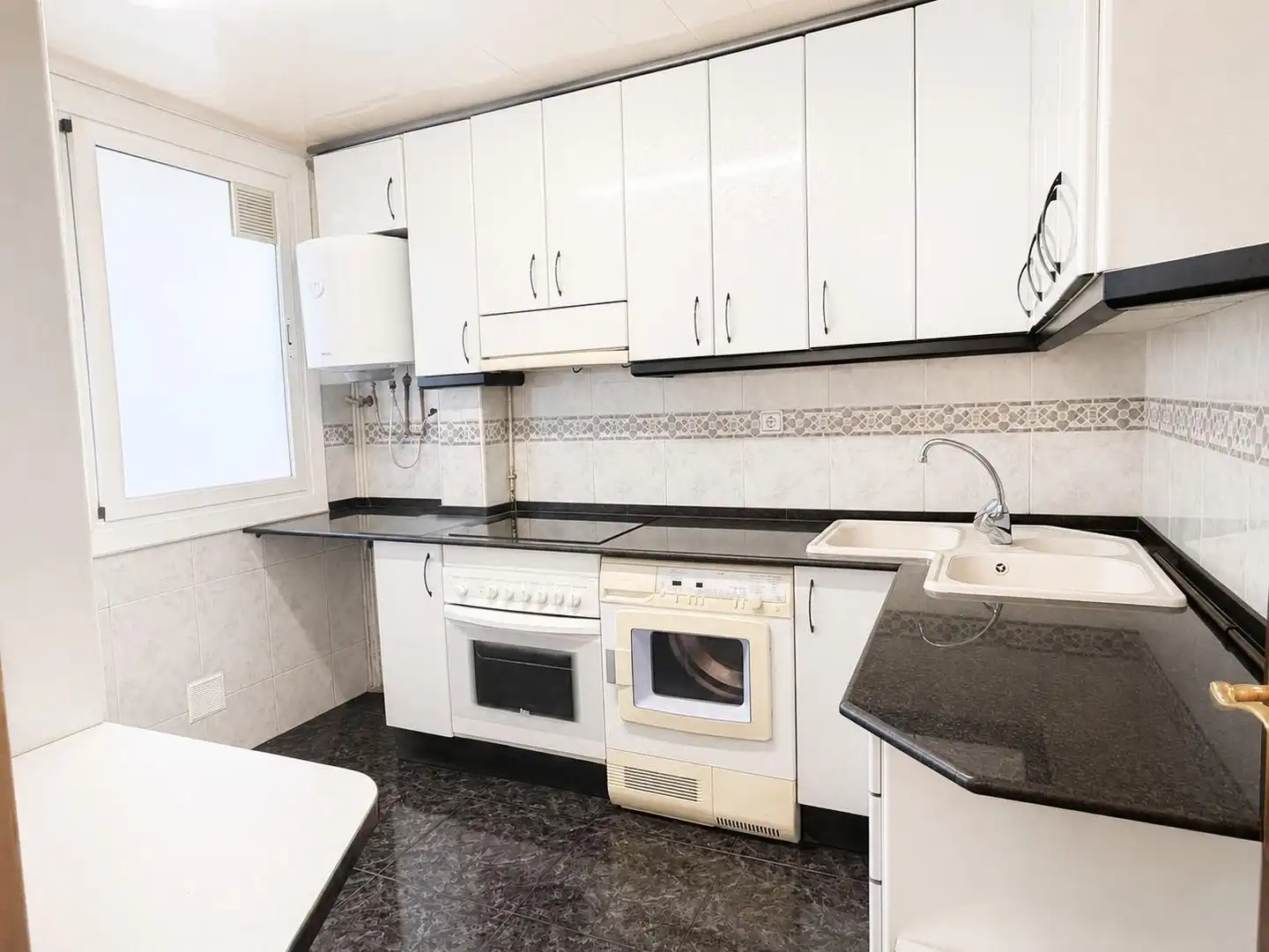 Piso con ascensor en venta en Calle JULI GARRETA DE, imagen 3