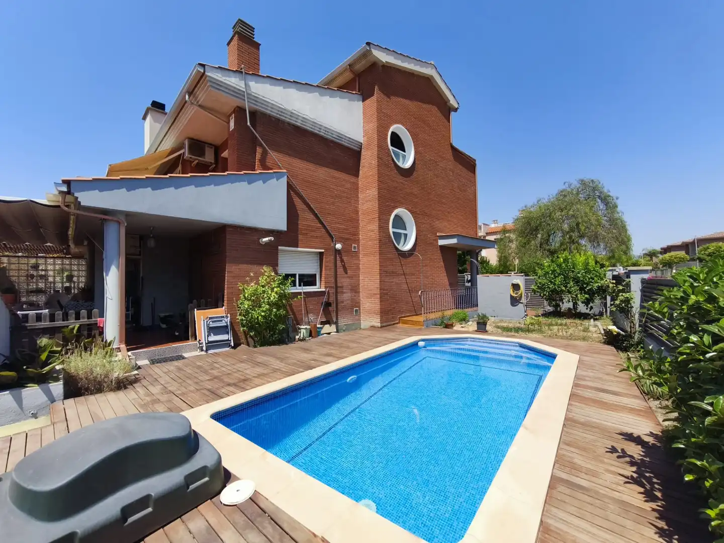 Casa pareada con terraza en venta en Carrer la Roca 20