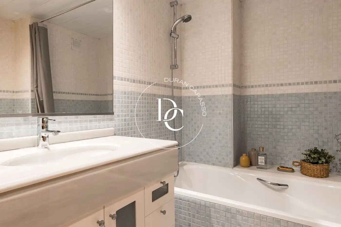 Baño de Ático en venta en Vilanova i la Geltrú con Aire acondicionado, Calefacción y Trastero