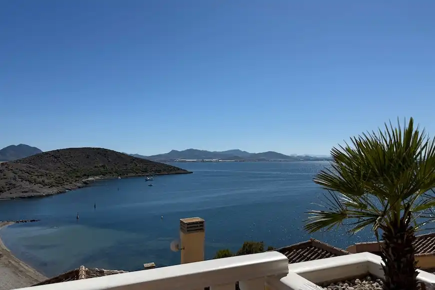 Vista exterior de Àtic en venda en La Manga del Mar Menor amb Aire condicionat, Terrassa i Traster
