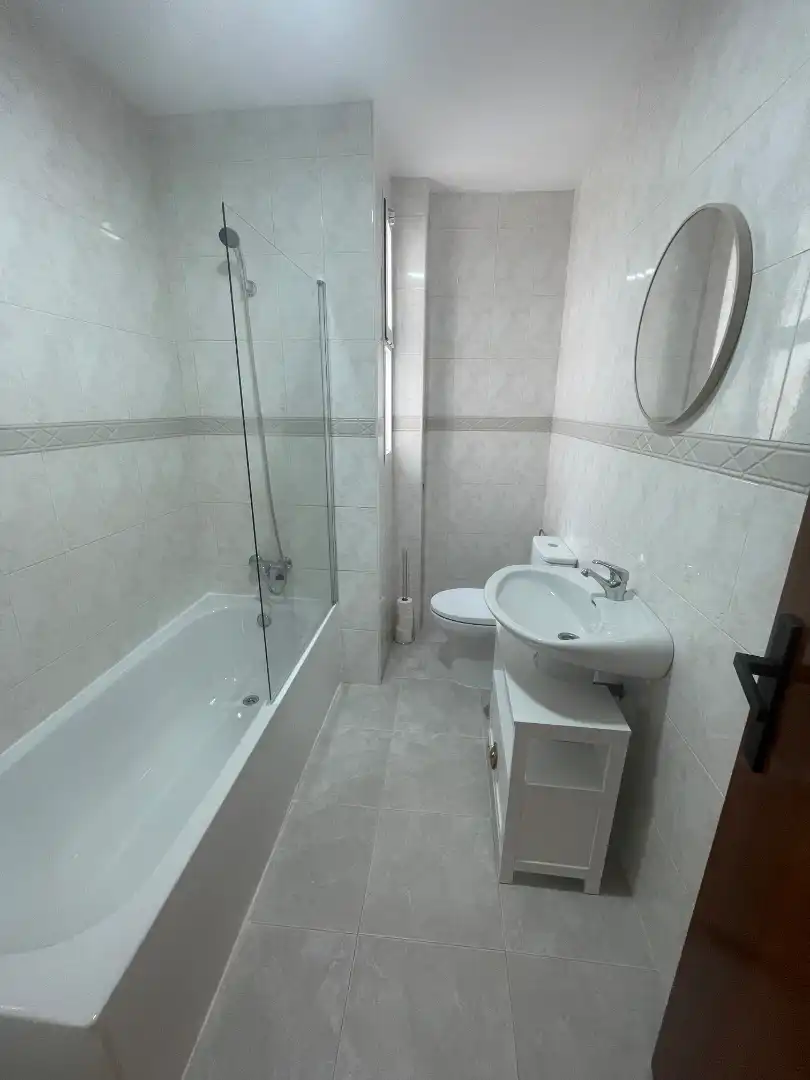 Bathroom of Flat for rent in Almendralejo  with Air Conditioner, Furnished and Oven