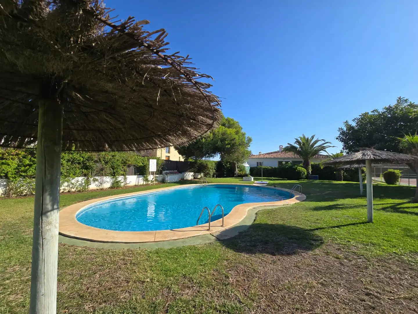 Piscina de Casa adosada en venda en Marbella amb Aire condicionat, Terrassa i Moblat