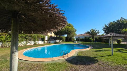 Foto 4 de Casa adosada en venda a Avenida Playas Andaluzas, Las Chapas - Alicate Playa, Málaga