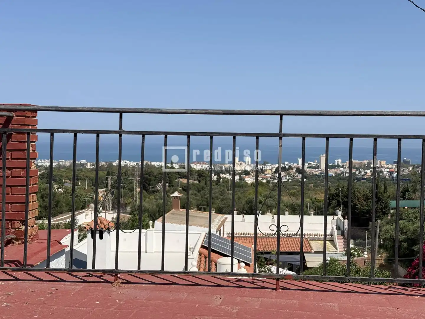 Vista exterior de Casa o xalet en venda en Málaga amb Terrassa