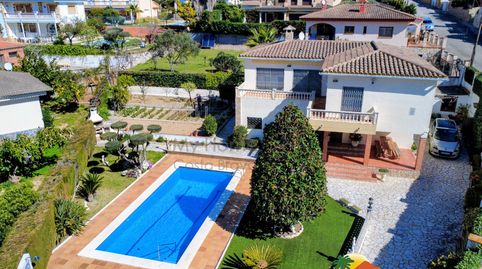 R02297 CASA CON LICENCIA TURÍSTICA Y PISCINA CERCA DEL CENTRO DE LLORET DE MAR