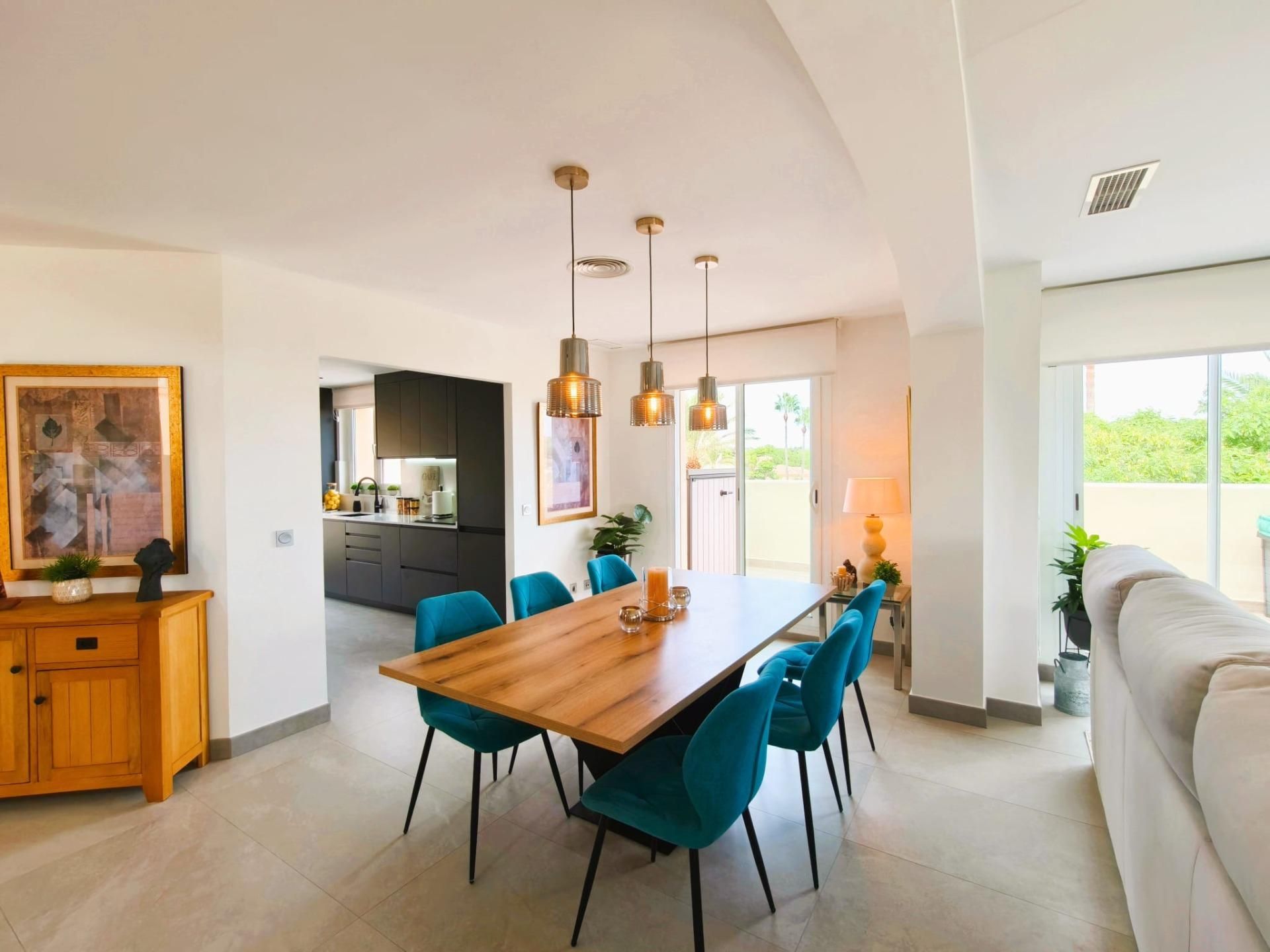 Menjador de Àtic en venda en Sotogrande amb Jardí privat, Terrassa i Piscina comunitària