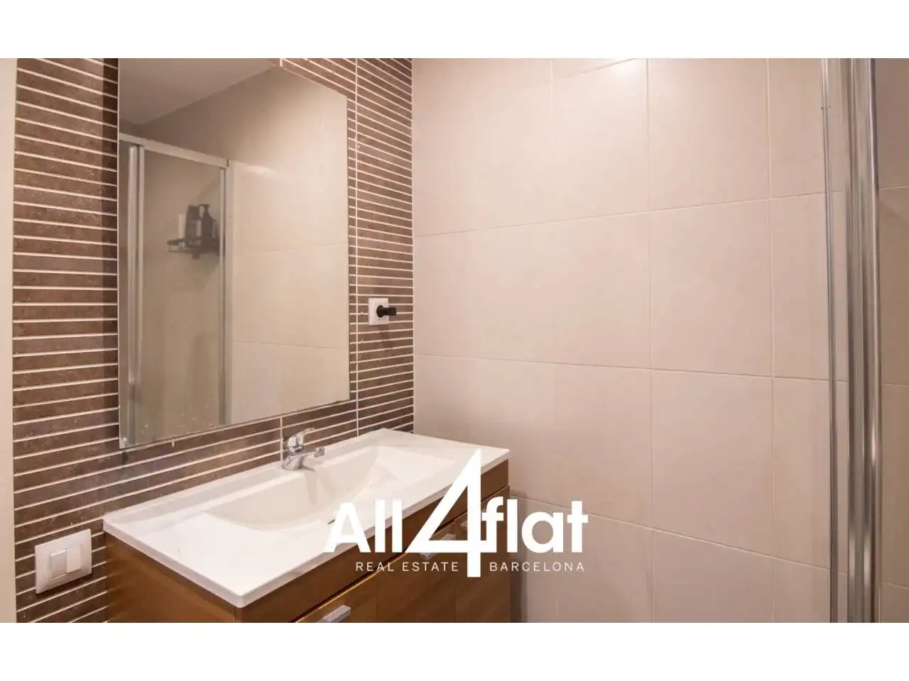 Bathroom of Apartments for sale in Barcelona  with Heating, Furnished and Balcony