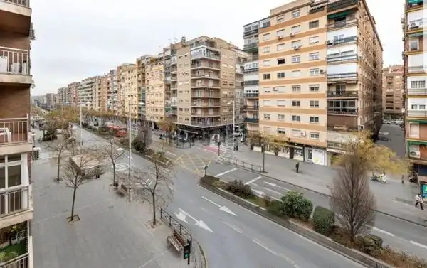 Außenansicht von Wohnung zur Miete in Granada mit Heizung, Möbliert und Ofen