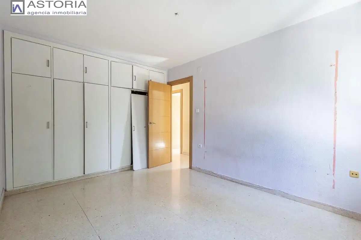 Flat for sale in Granada  with Heating