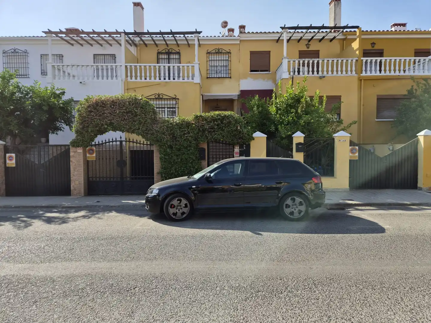 Parkplatz von Einfamilien-Reihenhaus zum Verkauf in Almendralejo mit Klimaanlage, Heizung und Terrasse