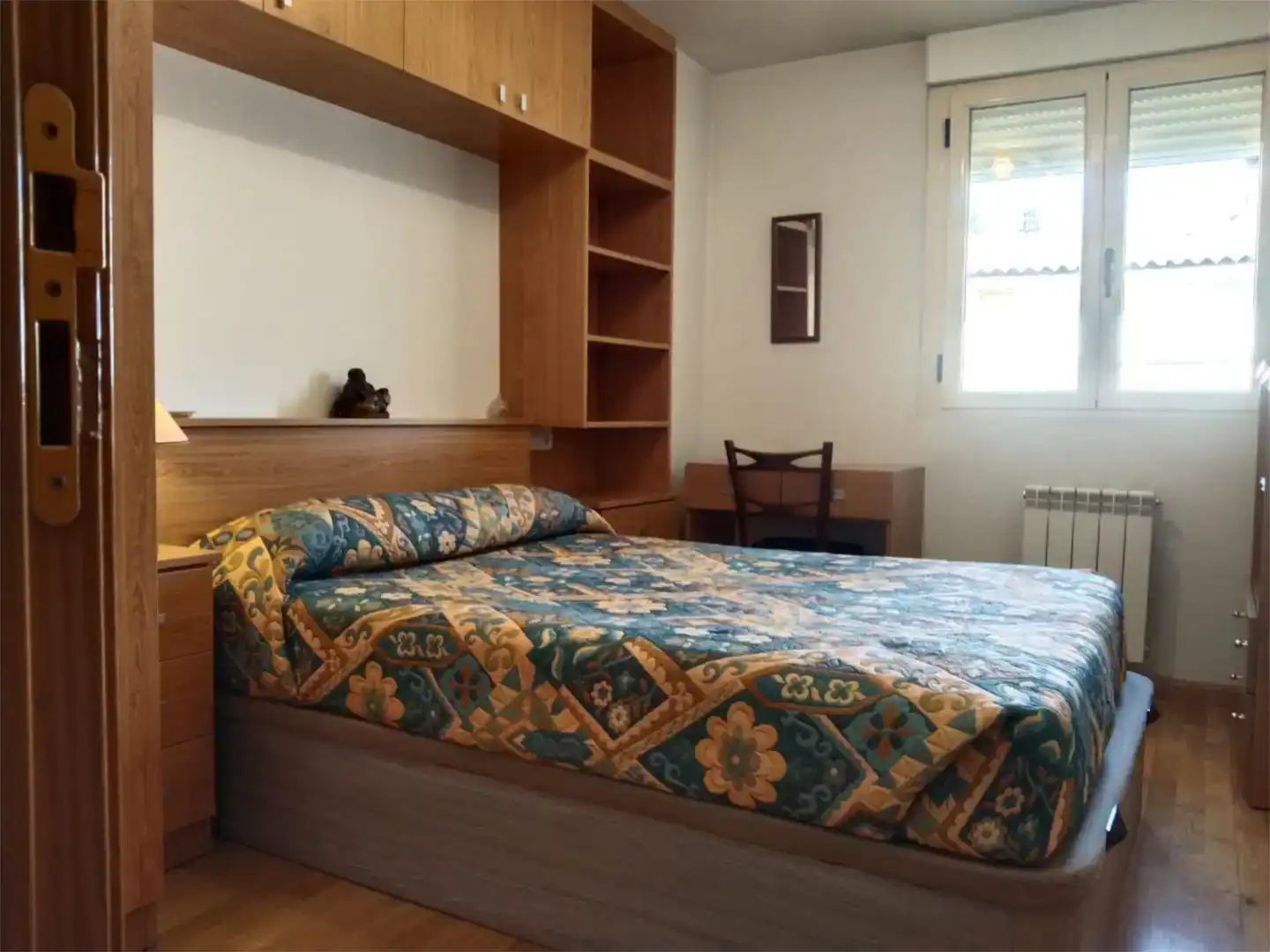 Dormitori de Pis per a compartir en San Andrés del Rabanedo amb Parquet i Moblat
