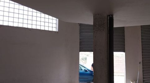 Espai de doble alçada per establiment divers. Estudi o oficina.
